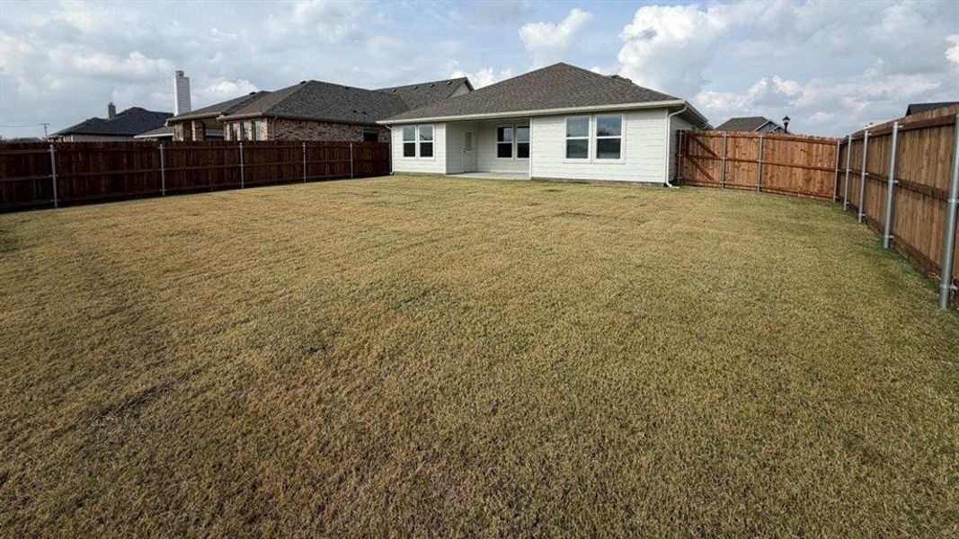 Exterior details and patio area of a home in Shannon Creek, Burleson (Image 4). Exterior details and patio area of a home in Shannon Creek, Burleson (Image 4).