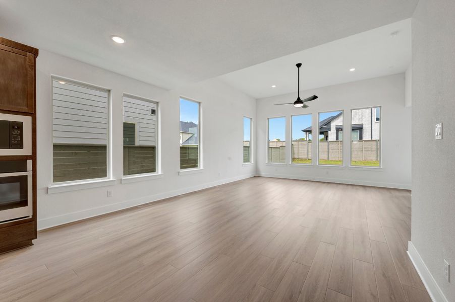 Spacious, unfurnished interior of a new home in Treeline, Justin (Image 21).