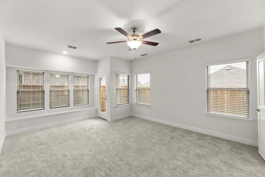 Spacious, unfurnished interior of a new home in The Reserve at Spiritas Ranch, Little Elm (Image 15).