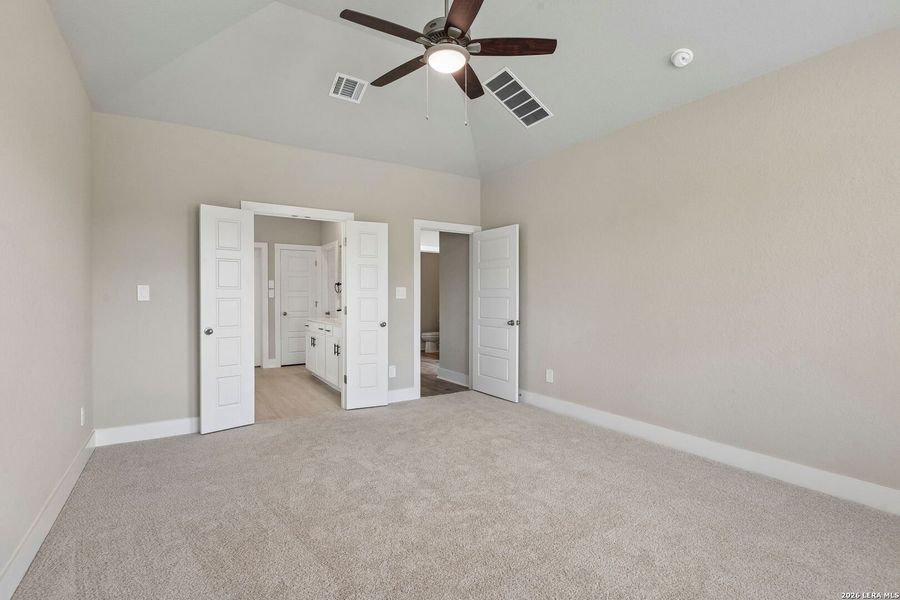 Spacious, unfurnished interior of a new home in Fox Falls, Boerne (Image 33). Spacious, unfurnished interior of a new home in Fox Falls, Boerne (Image 33).