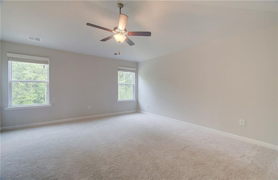 Spacious, unfurnished interior of a new home in Chapel Hill, Newnan (Image 11).