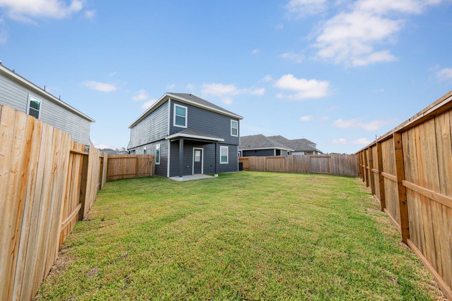 Exterior details and patio area of a home in Ridgeland Hills, Willis (Image 3).