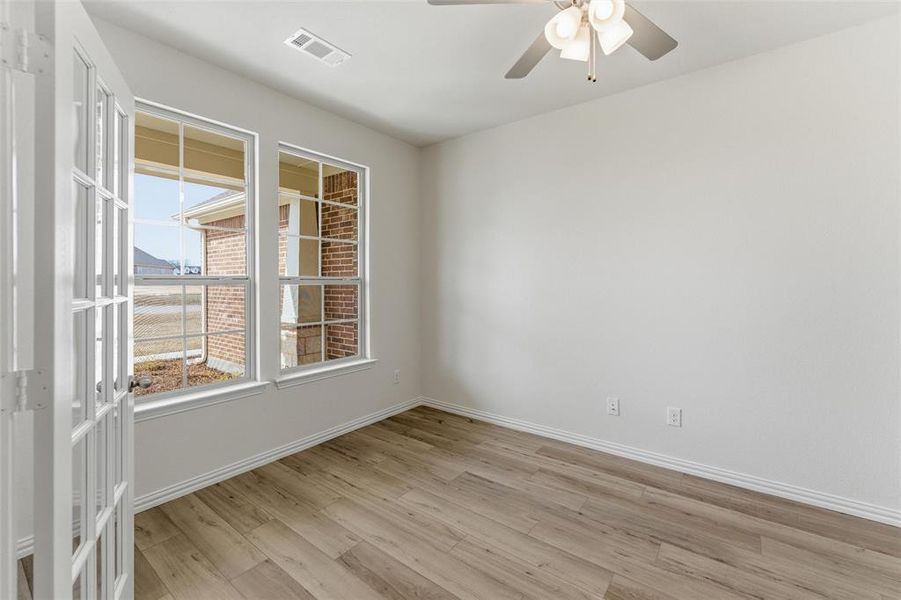 Spacious, unfurnished interior of a new home in Oak Grove Addition, Springtown (Image 11).