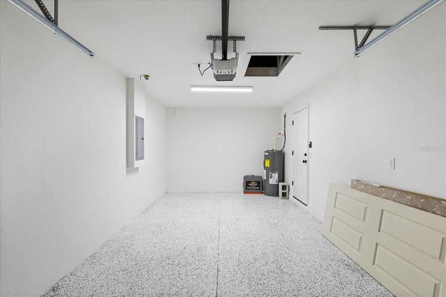 Spacious, unfurnished interior of a new home in , Dunnellon (Image 19).