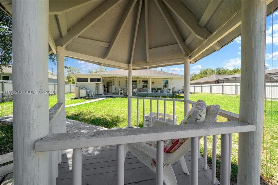Exterior details and patio area of a home in , Ocala (Image 24).