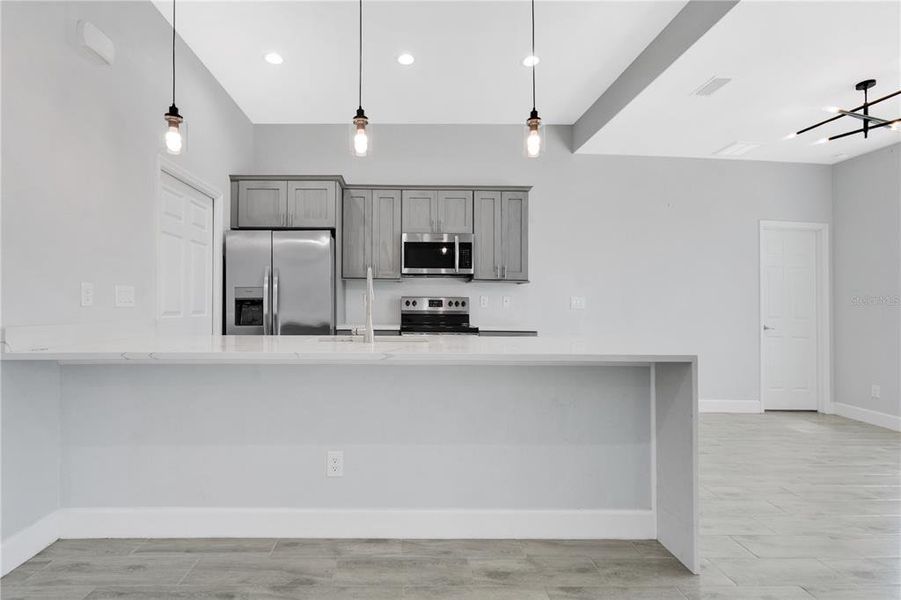 Spacious, unfurnished interior of a new home in , Cape Coral (Image 30).