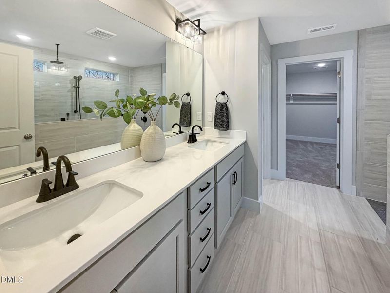 Selma Owners Bathroom