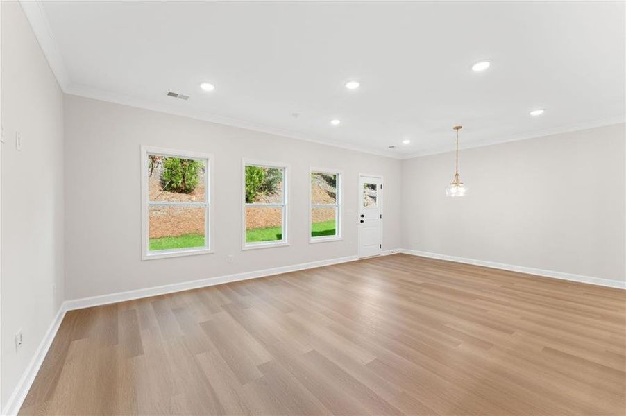Spacious, unfurnished interior of a new home in Cherokee Township, Acworth (Image 11).