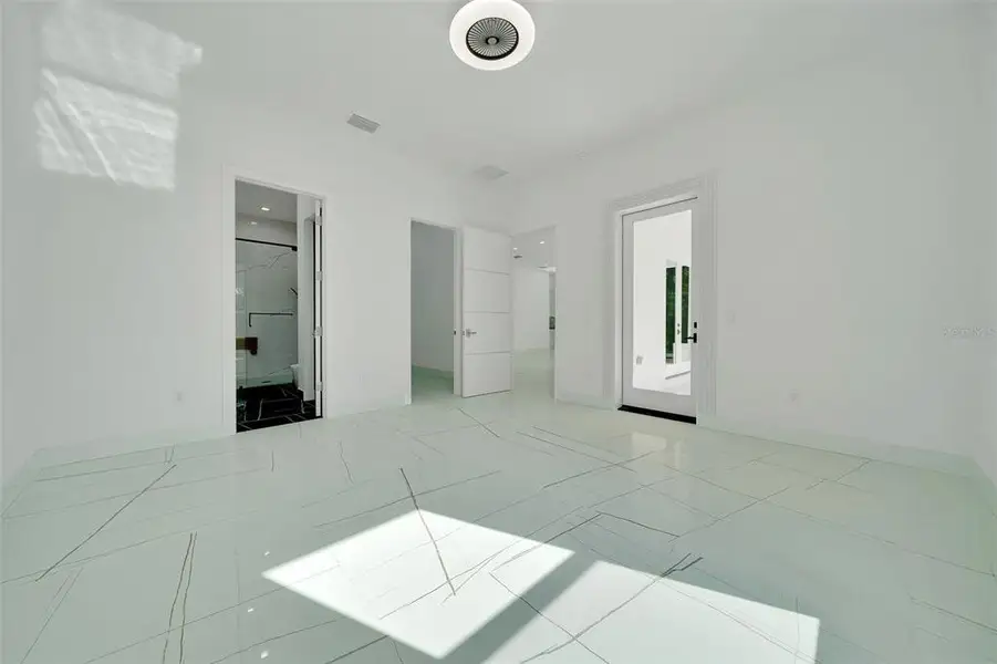 PRIMARY BEDROOM/MASTER