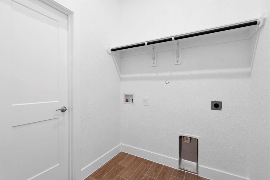 Spacious, unfurnished interior of a new home in Wildrye 45', Waller (Image 23).