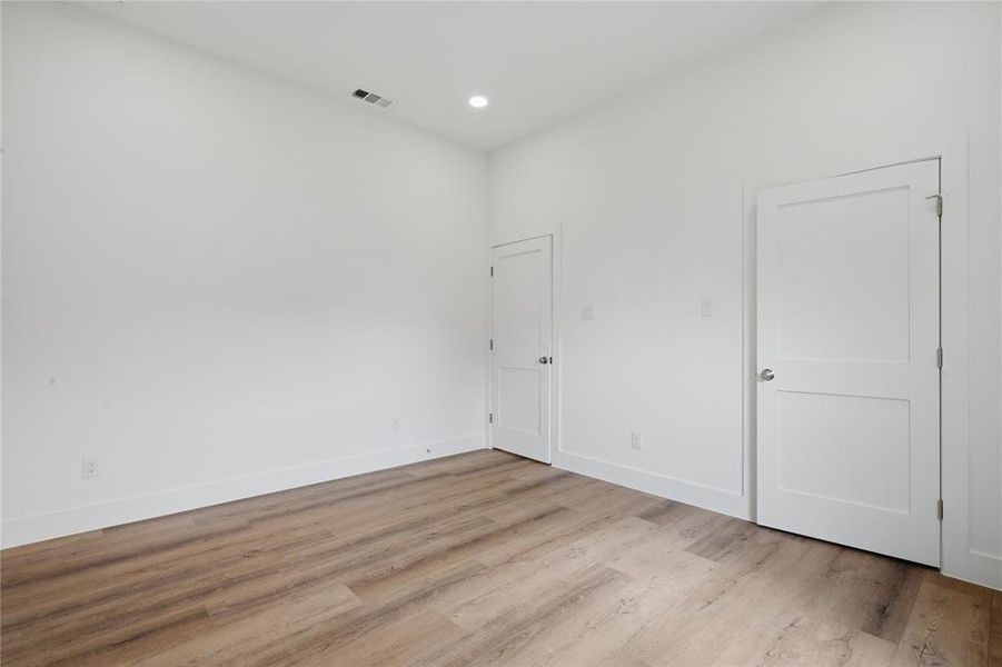 Spacious, unfurnished interior of a new home in , Dallas (Image 28). Spacious, unfurnished interior of a new home in , Dallas (Image 28).