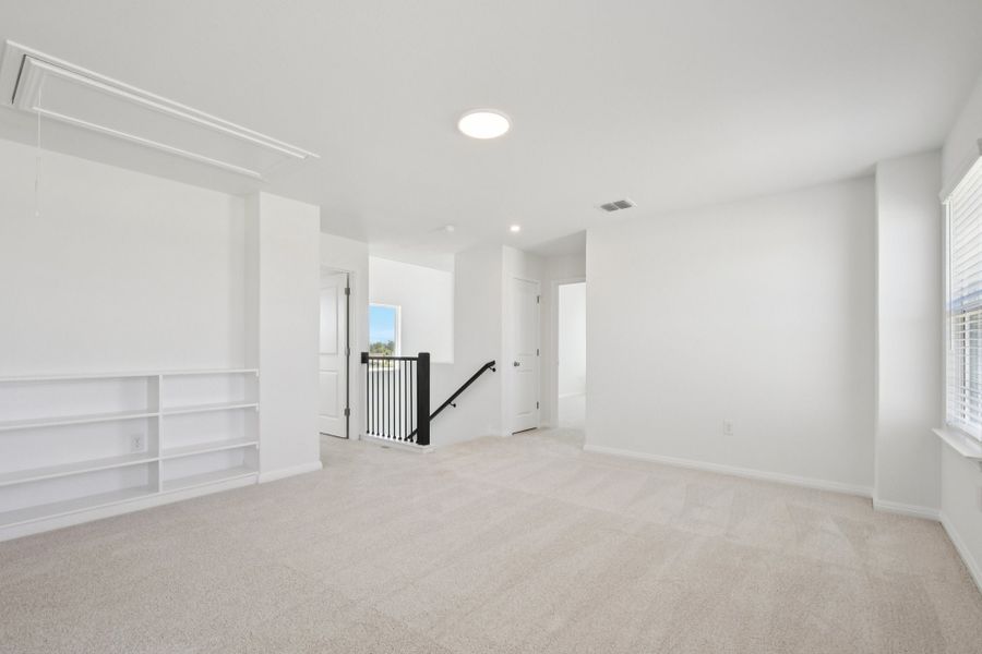 23 web or mls Young St S0704 023