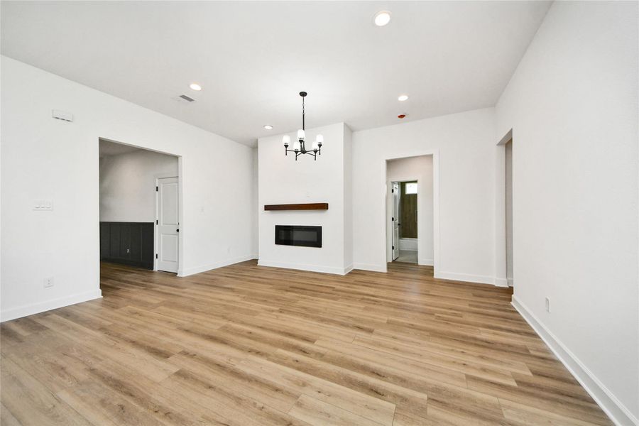 Spacious, unfurnished interior of a new home in , Hempstead (Image 27).