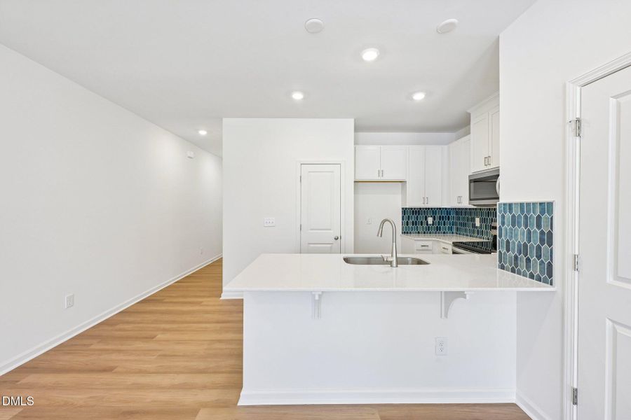 15-web-or-mls-Glen Lyon Drive-S2204-015