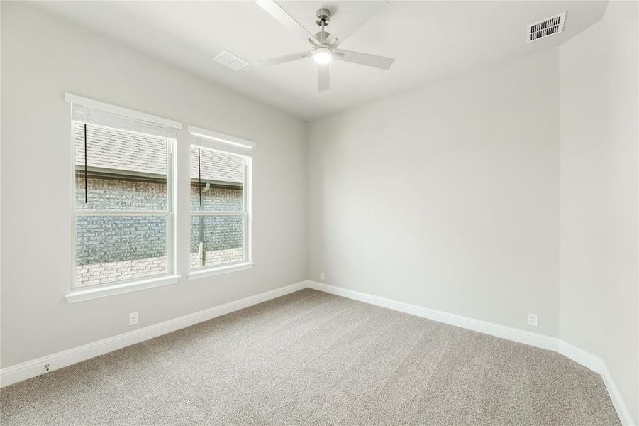 Spacious, unfurnished interior of a new home in Chaparral Park, Oak Point (Image 26).