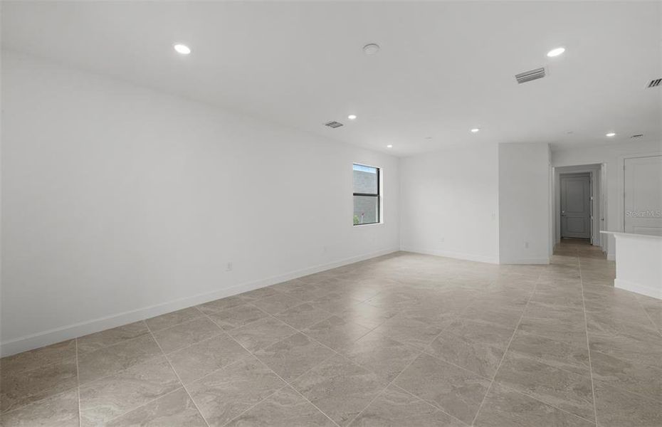 Spacious, unfurnished interior of a new home in Del Webb Catalina, Lakewood Ranch (Image 17). Spacious, unfurnished interior of a new home in Del Webb Catalina, Lakewood Ranch (Image 17).