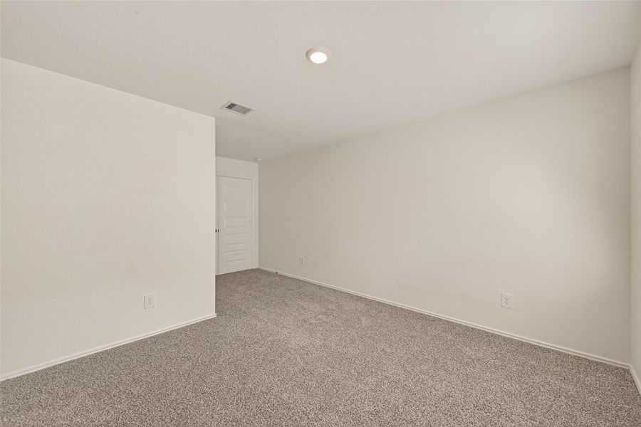 Spacious, unfurnished interior of a new home in Windstone on the Prairie, Richmond (Image 23).