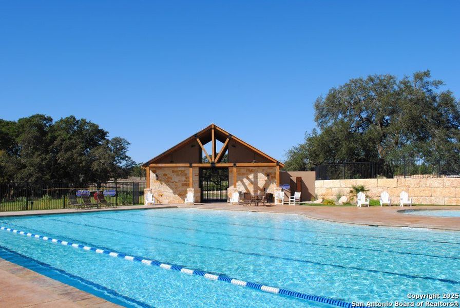 Community amenities in , Blanco (Image 32).