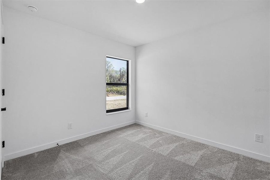 Spacious, unfurnished interior of a new home in Port Charlotte, North Port (Image 11).