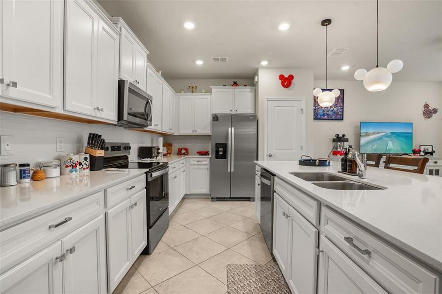 Furnished interior view inside a new home in , Clermont (Image 8).