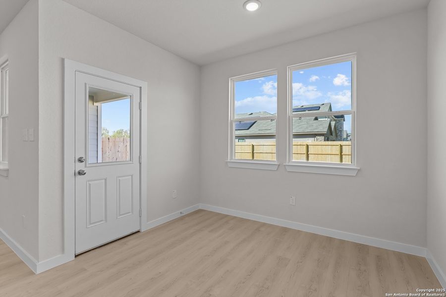 Spacious, unfurnished interior of a new home in Cinco Lakes, San Antonio (Image 17).