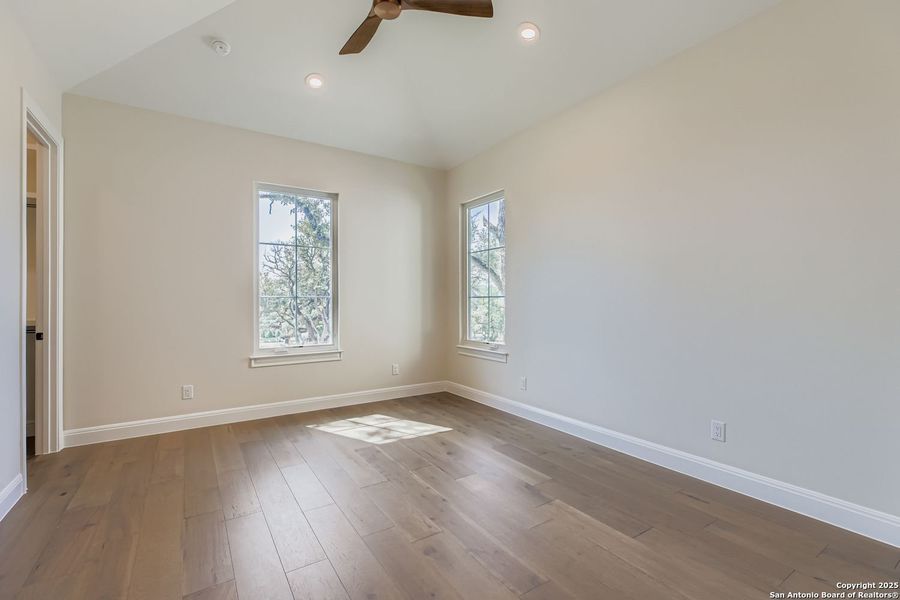Spacious, unfurnished interior of a new home in The Bluff At The Dominion, San Antonio (Image 21).