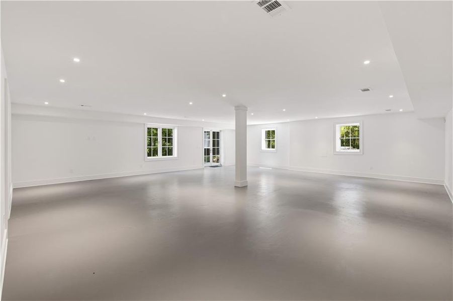 Spacious, unfurnished interior of a new home in , Atlanta (Image 27).