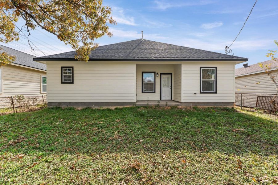 Exterior details and patio area of a home in , Galena Park (Image 20).