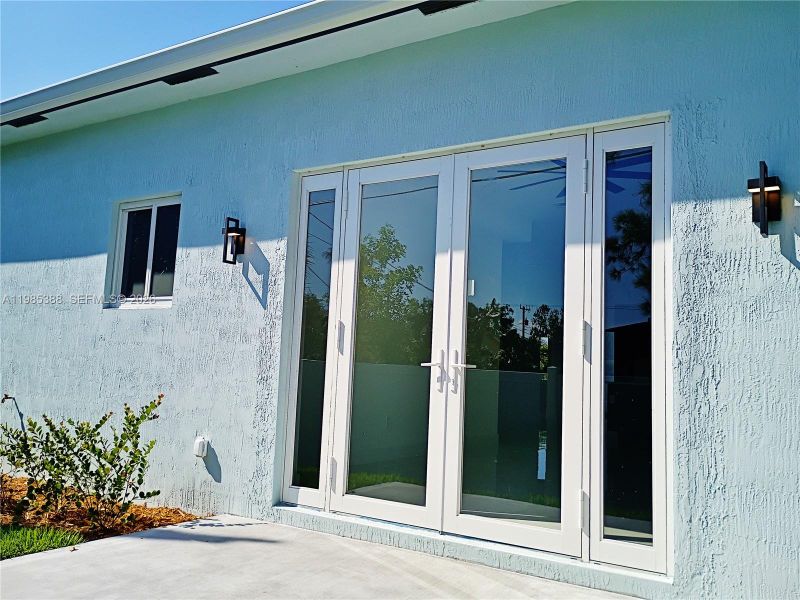 Exterior details and patio area of a home in , Pompano Beach (Image 20).