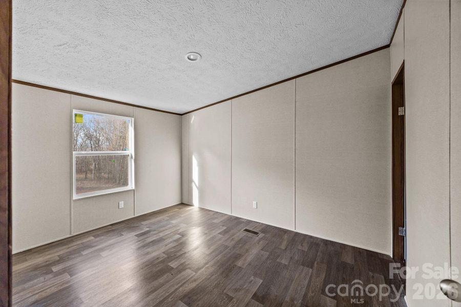 Spacious, unfurnished interior of a new home in , Taylorsville (Image 35).