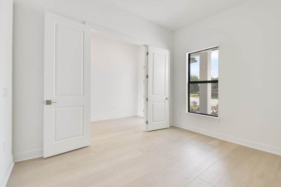 Spacious, unfurnished interior of a new home in Greyhawk Landing, Lake Worth (Image 31).