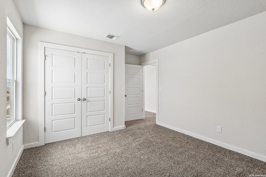 Spacious, unfurnished interior of a new home in Highland Ridge, New Braunfels (Image 15).