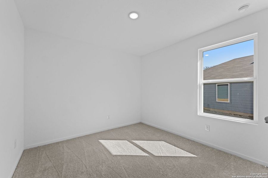 Spacious, unfurnished interior of a new home in Friendship Oaks, Fredericksburg (Image 10).