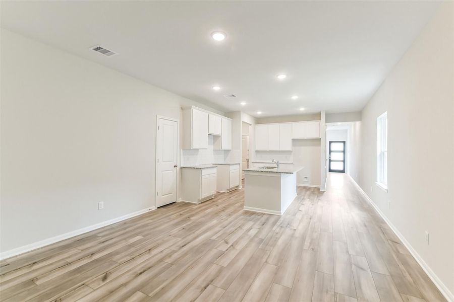 Spacious, unfurnished interior of a new home in Caney Creek Place, Conroe (Image 71).