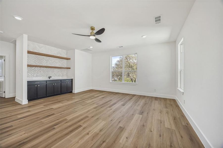 Spacious, unfurnished interior of a new home in , Dallas (Image 15).