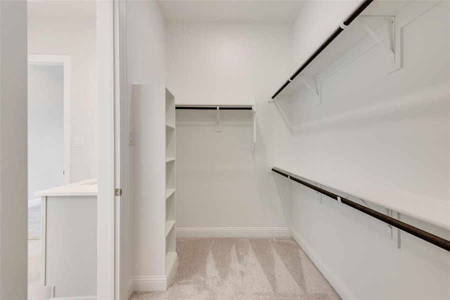 Spacious, unfurnished interior of a new home in Villages of Creekwood, Frisco (Image 20).