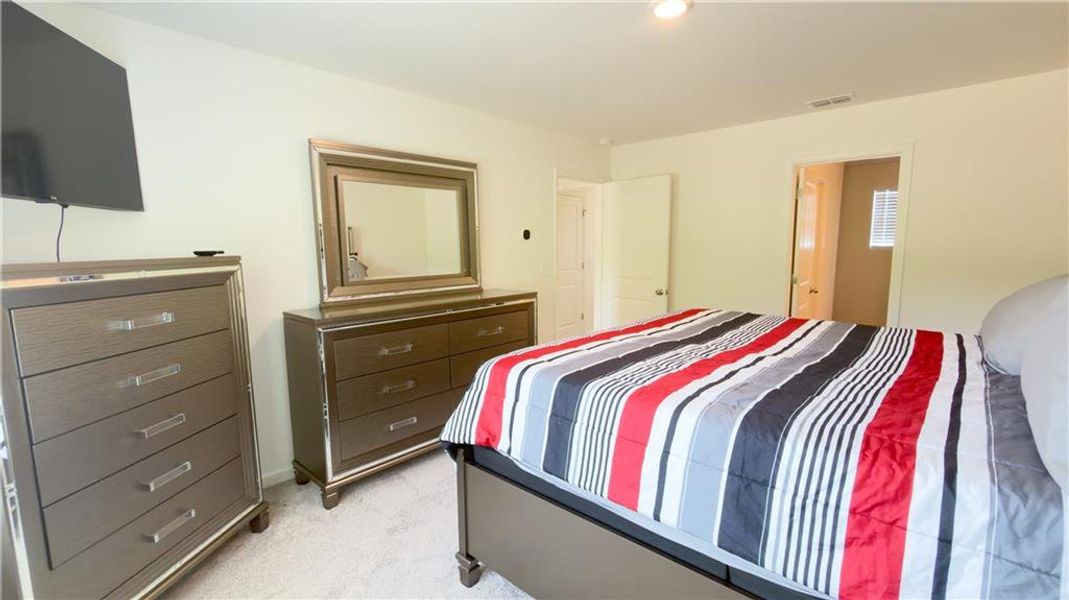 Furnished interior view inside a new home in Kinsale, Macon (Image 16).