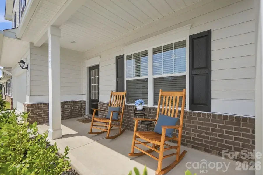 Exterior details and patio area of a home in Pine Bluff, Midland (Image 4).