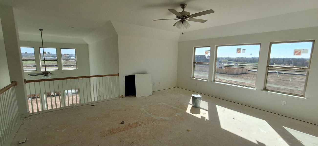 Unfurnished room featuring lofted ceiling and ceiling fan