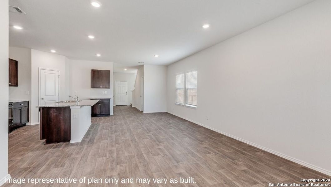 Spacious, unfurnished interior of a new home in , San Antonio (Image 18).