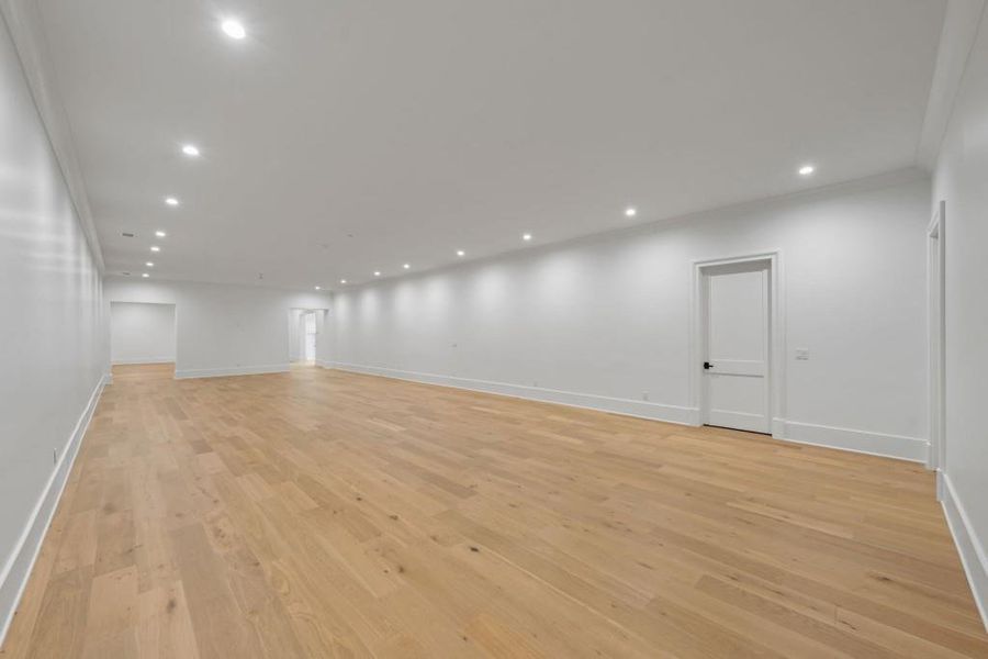 Spacious, unfurnished interior of a new home in , Atlanta (Image 27).