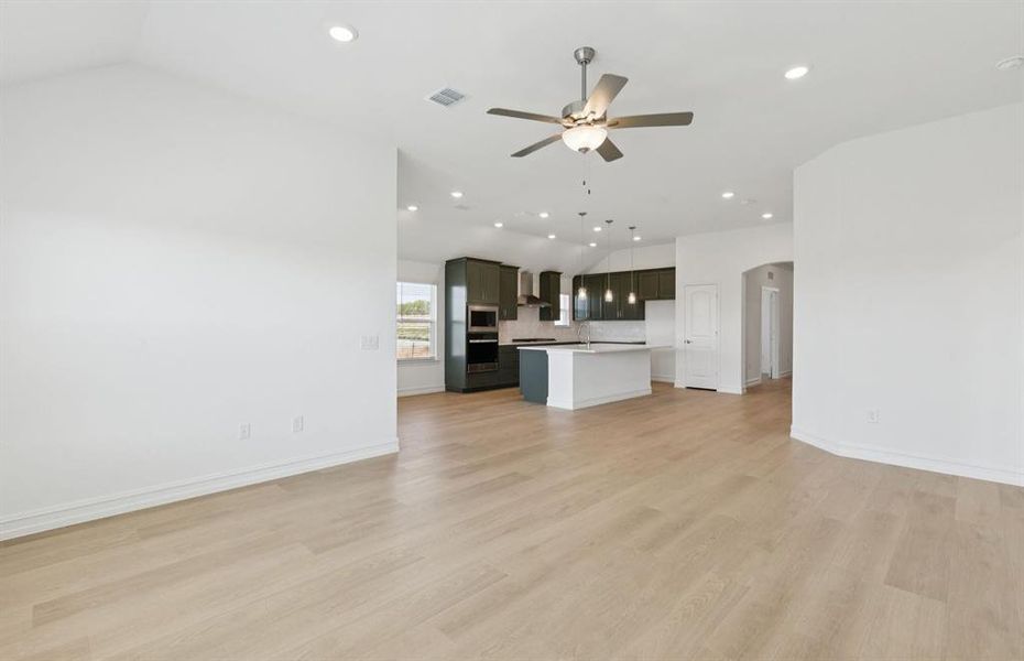 Open concept throughout main living areas Open concept throughout main living areas