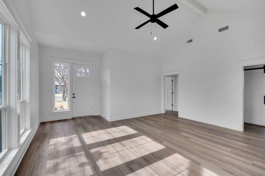 Spacious, unfurnished interior of a new home in , Waxahachie (Image 16).