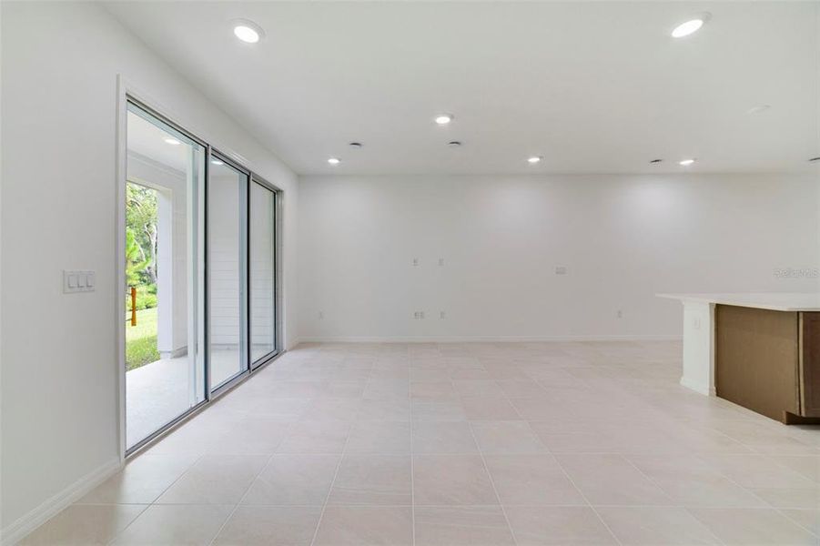 Spacious, unfurnished interior of a new home in Towns at Greenleaf, Oviedo (Image 31).