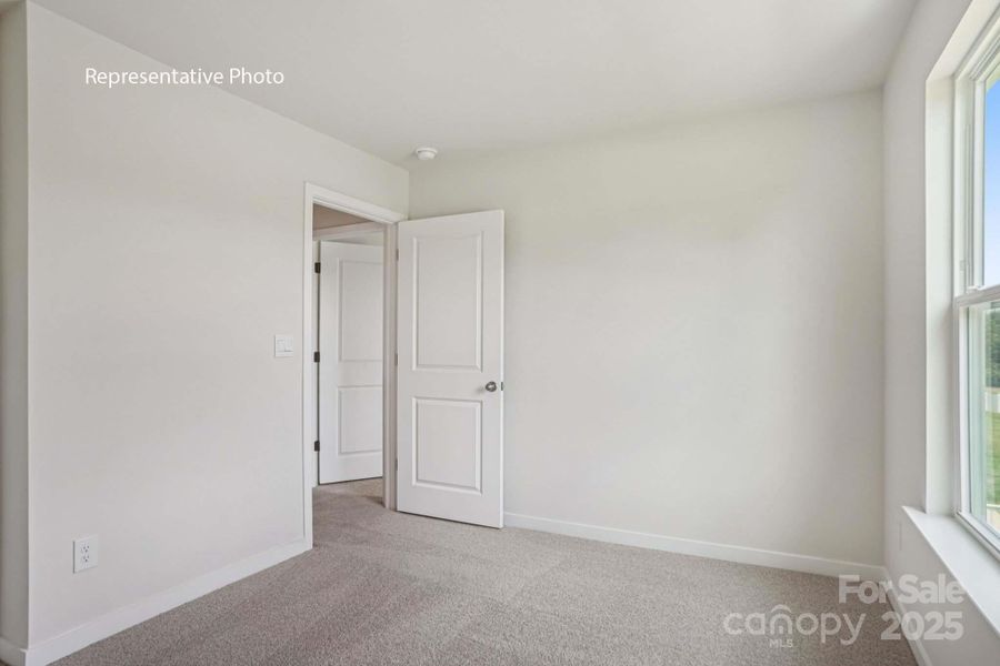 Spacious, unfurnished interior of a new home in Calvin Creek, Troutman (Image 7).