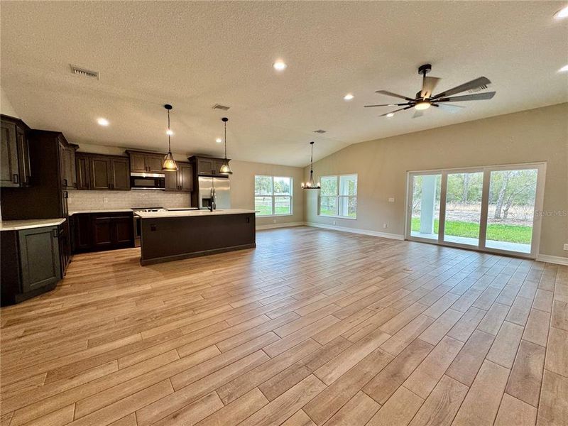 Spacious, unfurnished interior of a new home in , Dunnellon (Image 27).