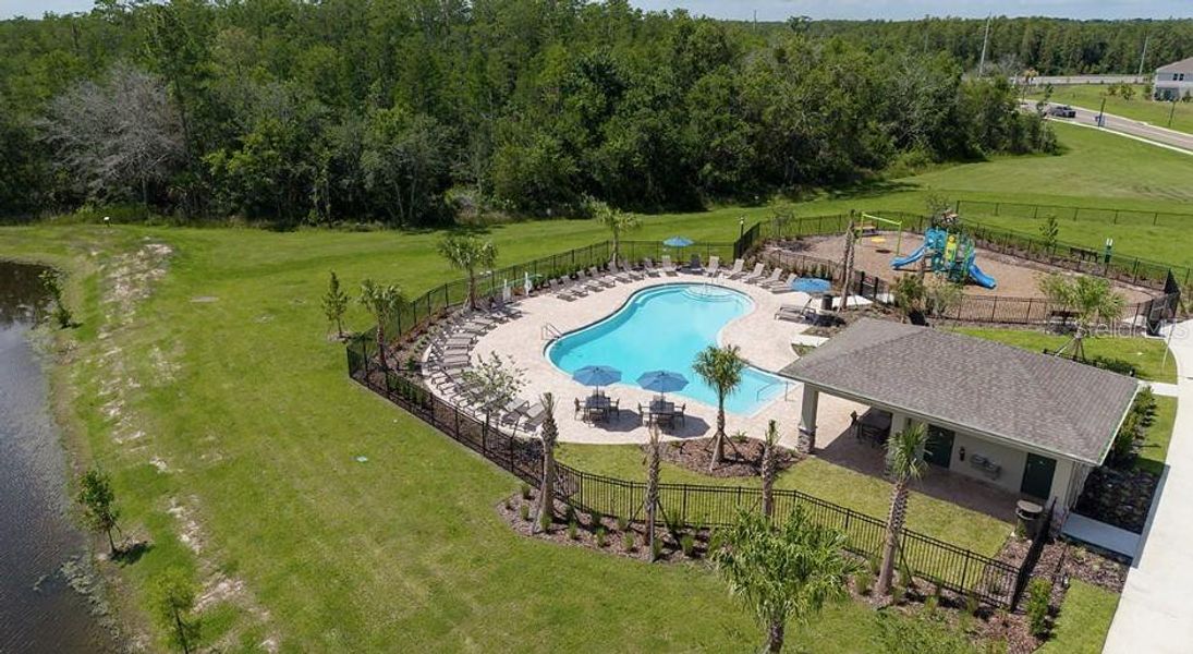 Community amenities in The Townhomes at Westview, Kissimmee (Image 25).