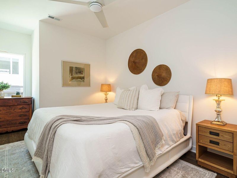 010-1280x960-bedroom