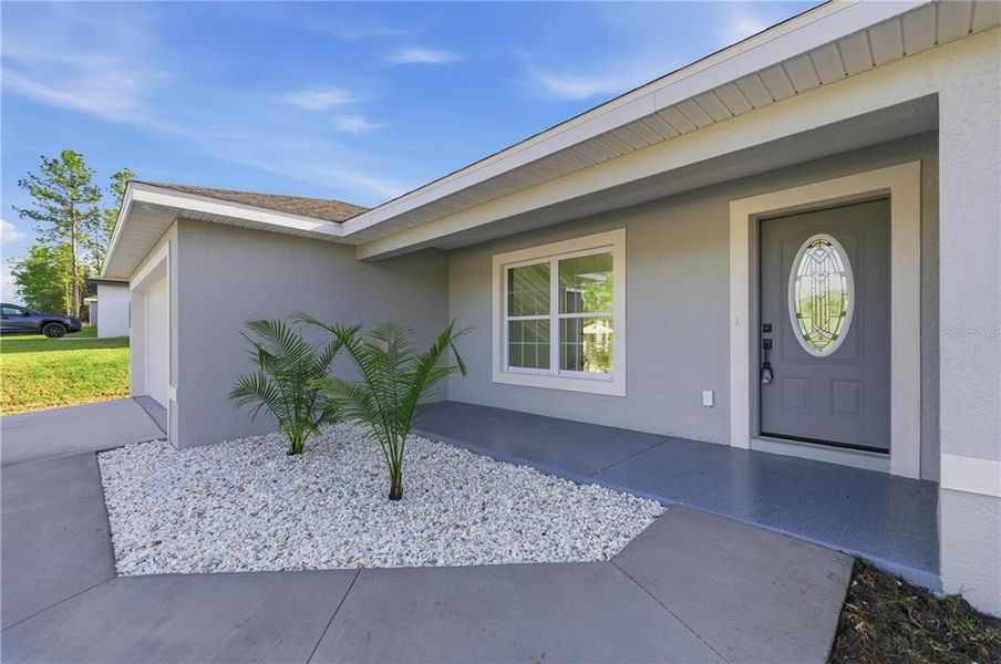 Exterior details and patio area of a home in , Ocala (Image 4).