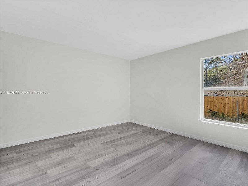 Spacious, unfurnished interior of a new home in , Lehigh Acres (Image 18).